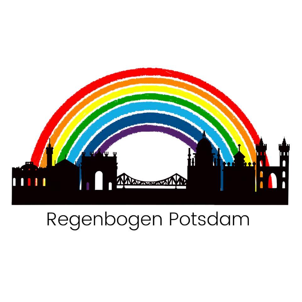 Logo von Regenbogen Potsdam: Eine schwarze Silhouette der Potsdamer Skyline vor einem großen, farbigen Regenbogen. Unter der Silhouette steht "Regenbogen Potsdam" in schwarzer Schrift.