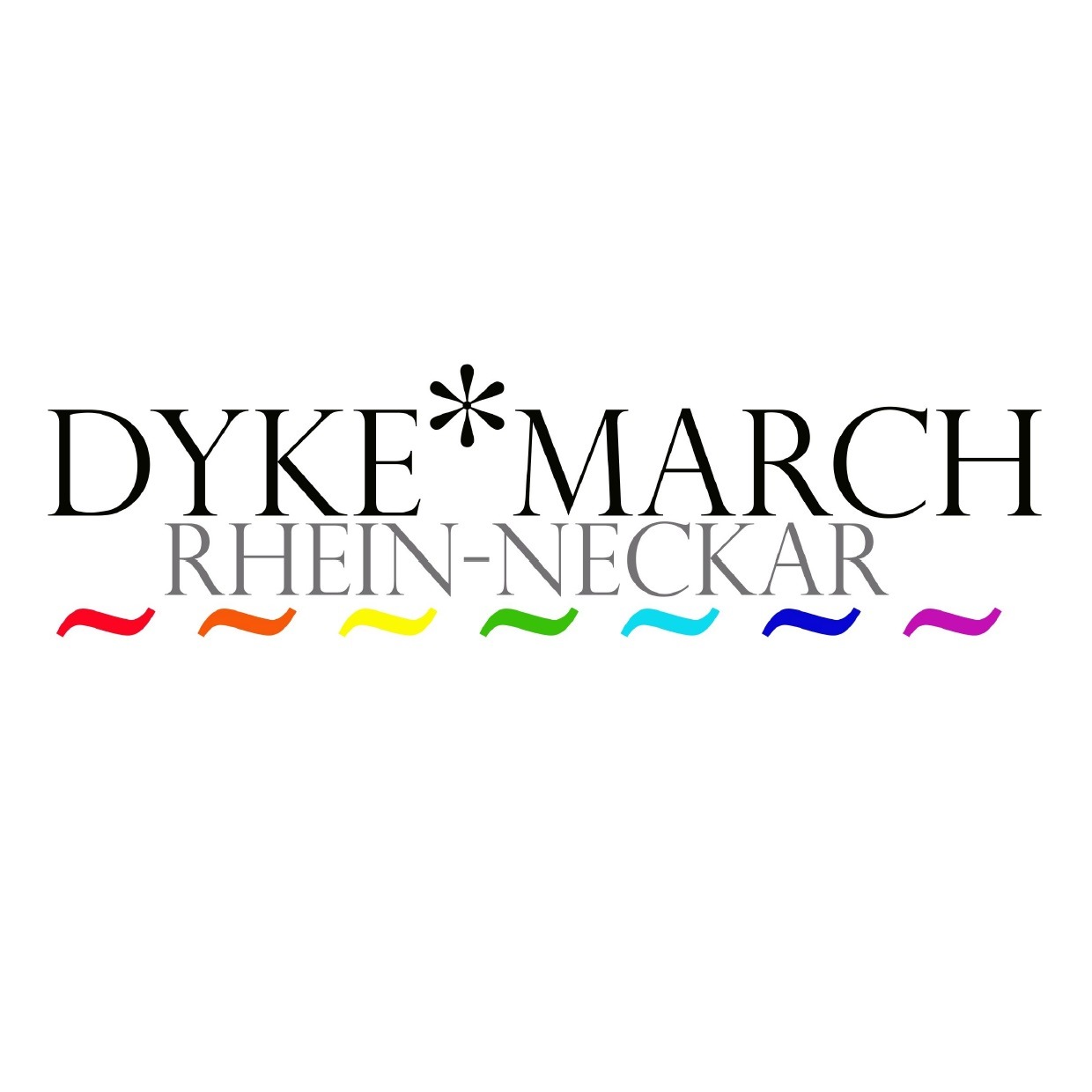 Logo von Dyke March Rhein-Neckar: Der Text "DYKE* MARCH" in großen schwarzen Buchstaben, darunter "RHEIN-NECKAR" in grau. Unter dem Text sind wellenförmige Linien in den Farben des Regenbogens (rot, orange, gelb, grün, blau, violett) angeordnet.