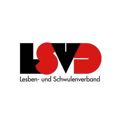 Logo des Lesben- und Schwulenverbands (LSVD). Das Logo zeigt die Buchstaben "LSVD" in einer Mischung aus schwarzen und roten Farben. Unter dem Logo steht in schwarzem Text "Lesben- und Schwulenverband".