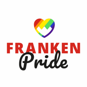 ogo des Frankenpride: Ein Herz in Regenbogenfarben mit einem stilisierten weißen Element aus dem Fränkischen Wappen im Inneren. Darunter steht in roten Großbuchstaben ‚FRANKEN‘ und in geschwungener schwarzer Schrift ‚Pride‘.