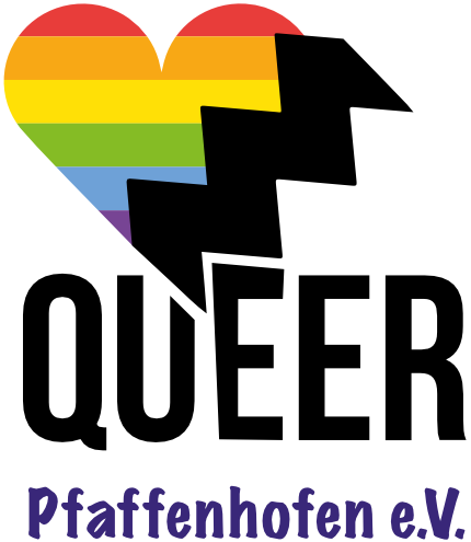 Logo des Vereins "Queer Pfaffenhofen e.V." Es zeigt ein Herz, das in Regenbogenfarben gestrichen ist, mit einem schwarzen Zickzack-Muster durch die Mitte. Unter dem Herz steht in großen schwarzen Buchstaben "QUEER" und darunter in kleinerer blauer Schrift "Pfaffenhofen e.V." Das gesamte Design ist in einem quadratischen Rahmen platziert.