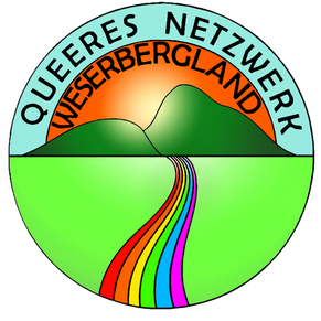 Logo des Hamburg Pride, Christopher Street Day. Es zeigt den Schriftzug 'hamburgpride' in großen, fettgedruckten Buchstaben, die von Blau nach Pink verlaufen. Über dem Schriftzug schwebt die Silhouette einer Möwe in Pink, die für die maritime Verbundenheit und Freiheit der Stadt Hamburg steht. Unterhalb des Haupttitels steht in kleinerer Schrift 'Christopher Street Day' in Pink. Das Design feiert die Vielfalt und Einigkeit der LGBTQ+ Community in Hamburg.