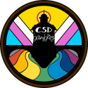 Zwei stilisierte Sprechblasen mit Regenbogenstreifen. Die linke Sprechblase hat ein Herzsymbol mit der Aufschrift "CSD BAYREUTH". Die rechte Sprechblase hat ein "Q" Symbol, das ebenfalls in Weiß aufgebracht ist.