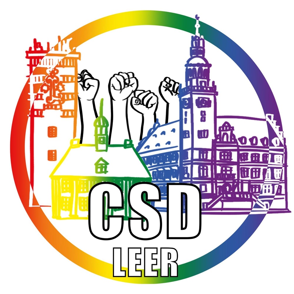 Das Bild zeigt das Logo des Christopher Street Day (CSD) Leipzig. Der Text "Christopher Street Day Leipzig" ist in schwarzer Schrift zentriert. Darunter befindet sich die Website "www.csd-leipzig.de". Das Logo ist durch zwei diagonale Linien oben und unten in den Farben des Regenbogens eingerahmt.